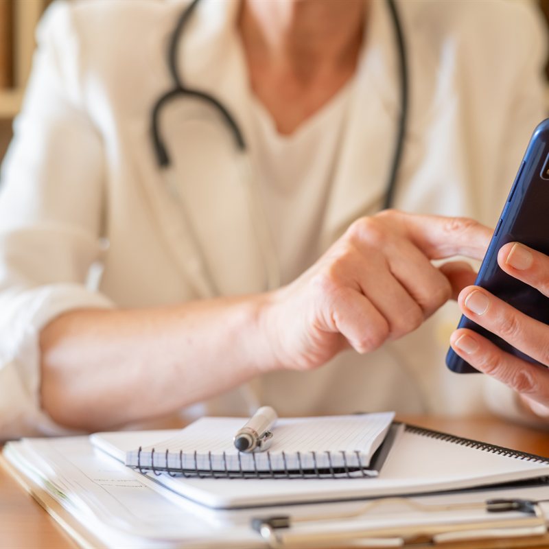 GP using a phone to access orthopaedic specialist advice