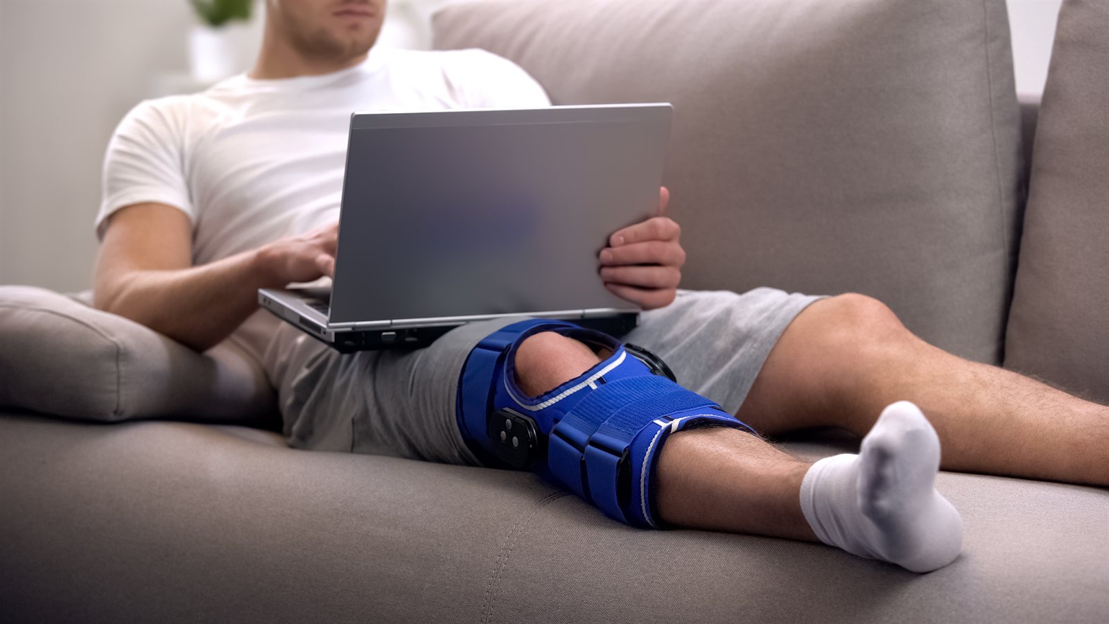 Knee ligament injury